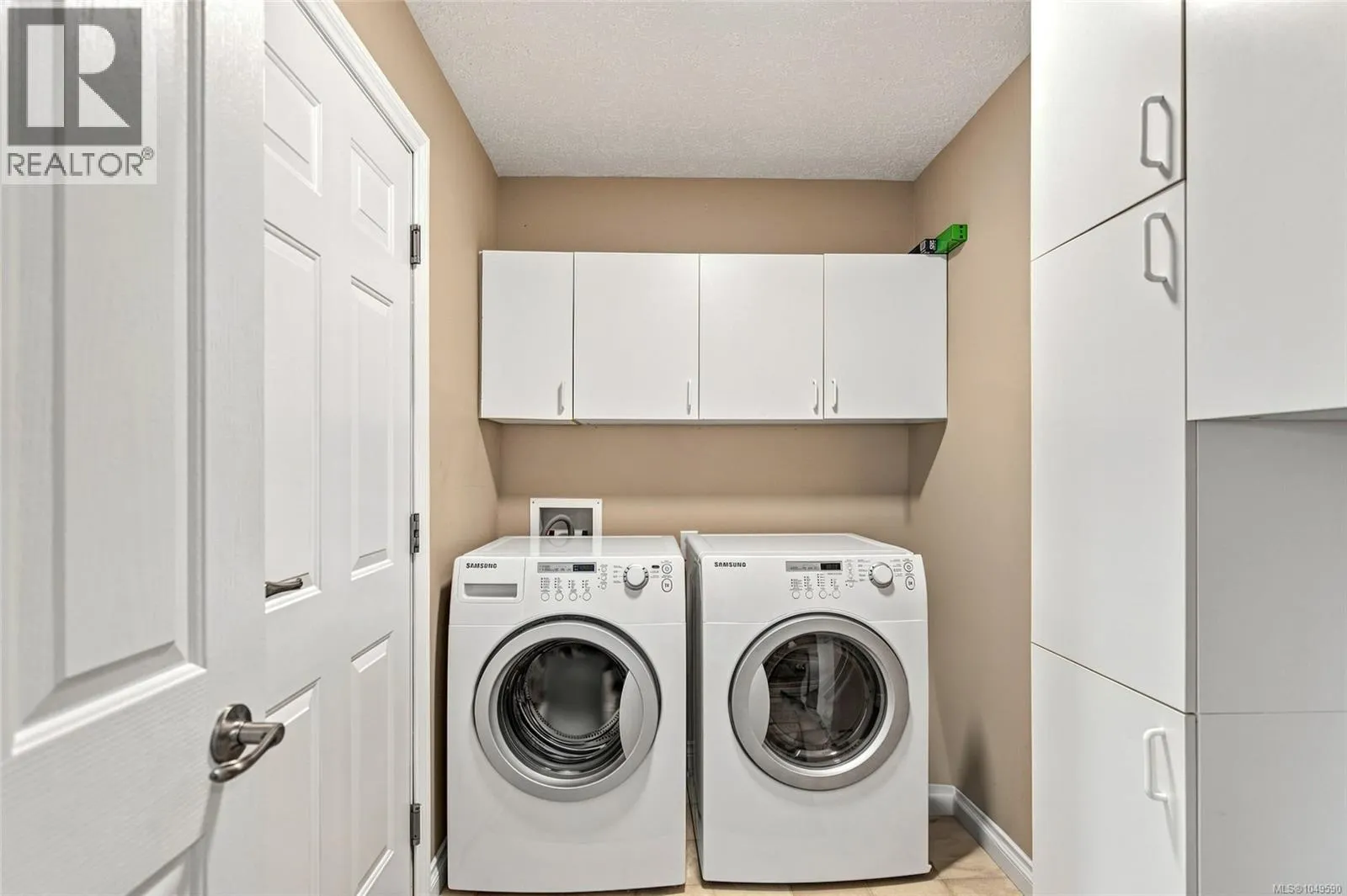 575 Panorama Pl