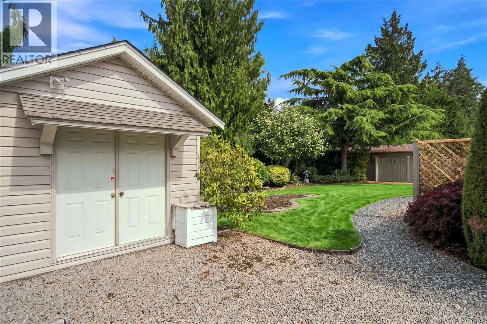 575 Panorama Pl
