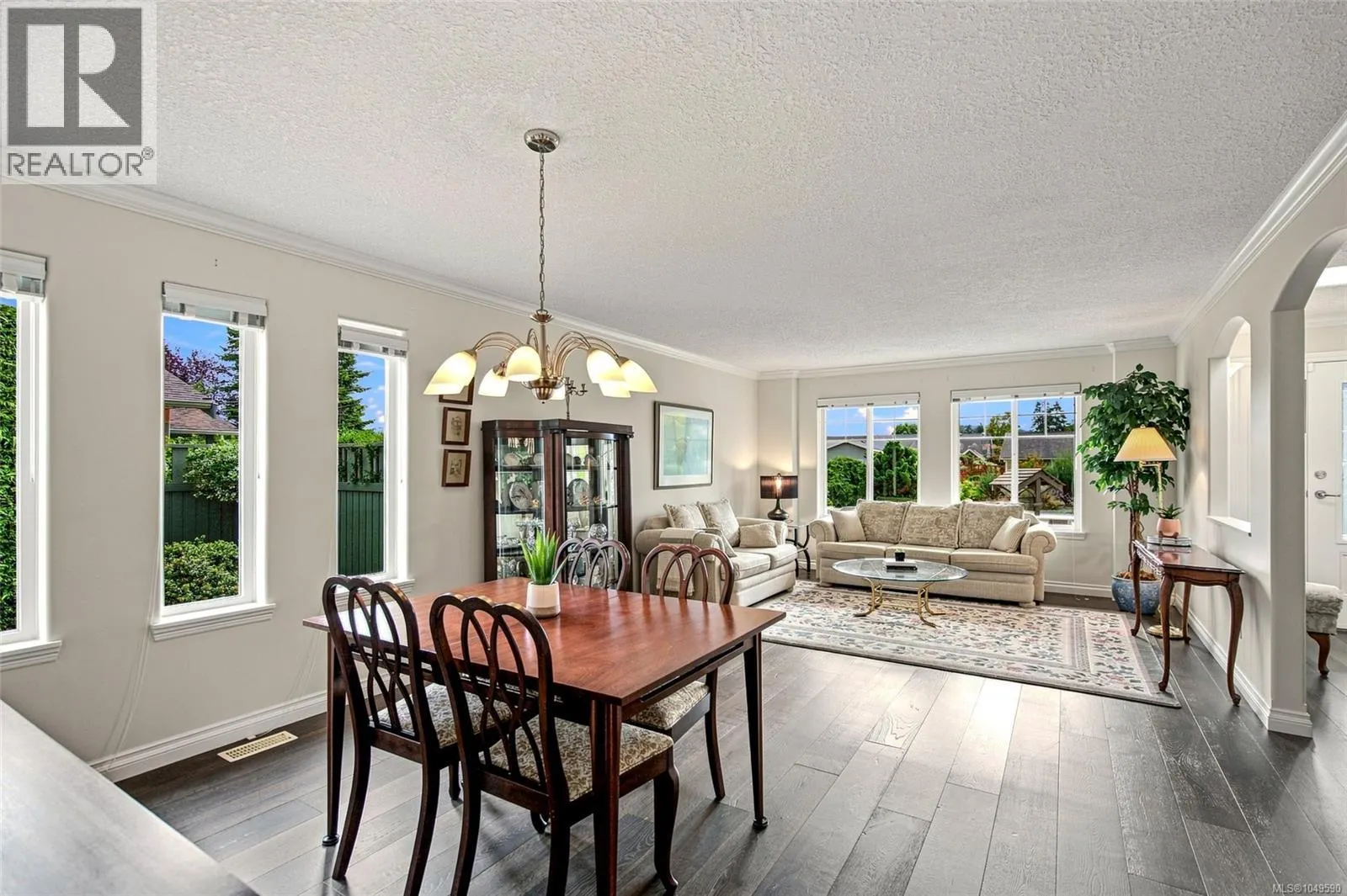 575 Panorama Pl