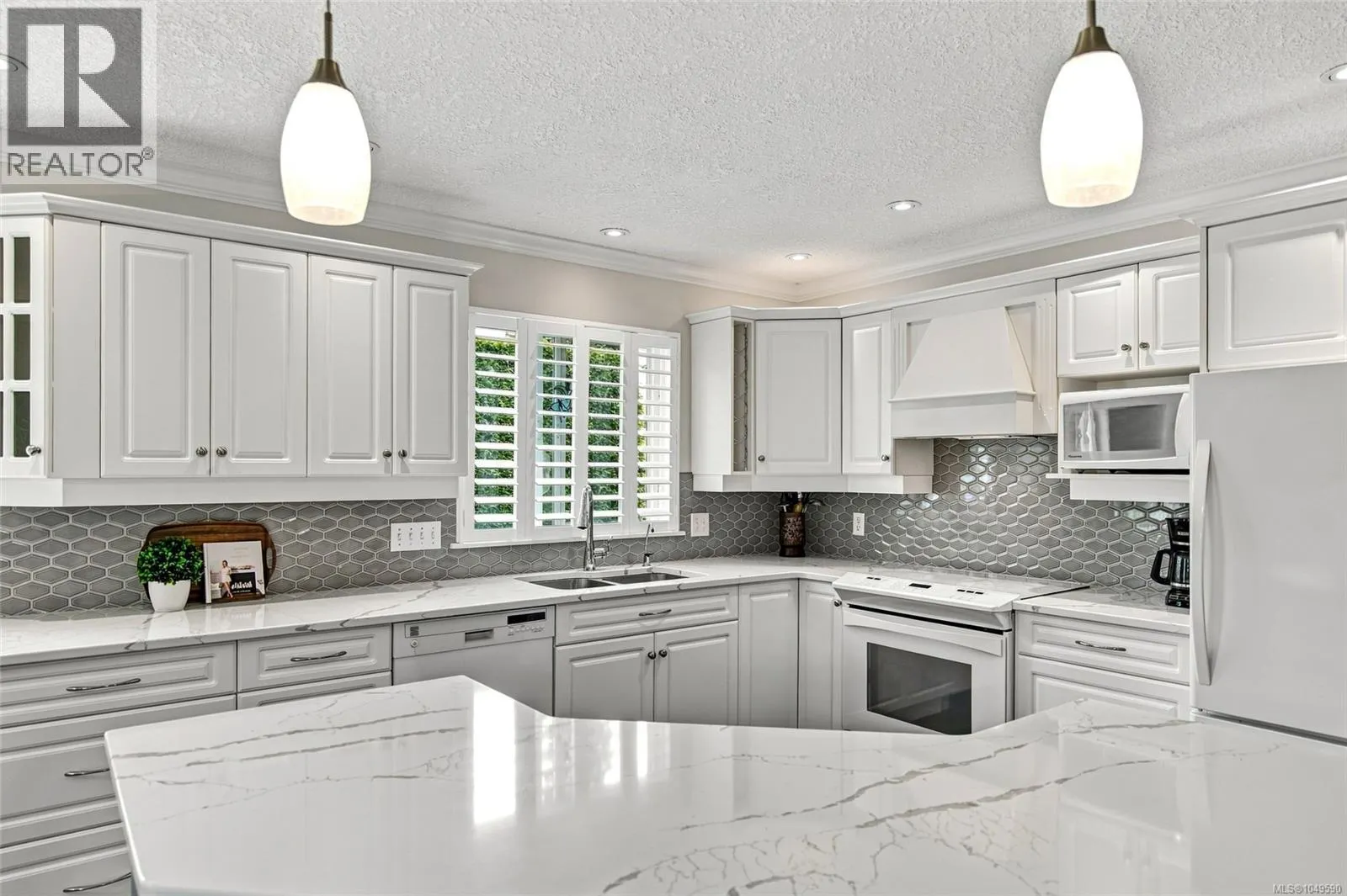 575 Panorama Pl
