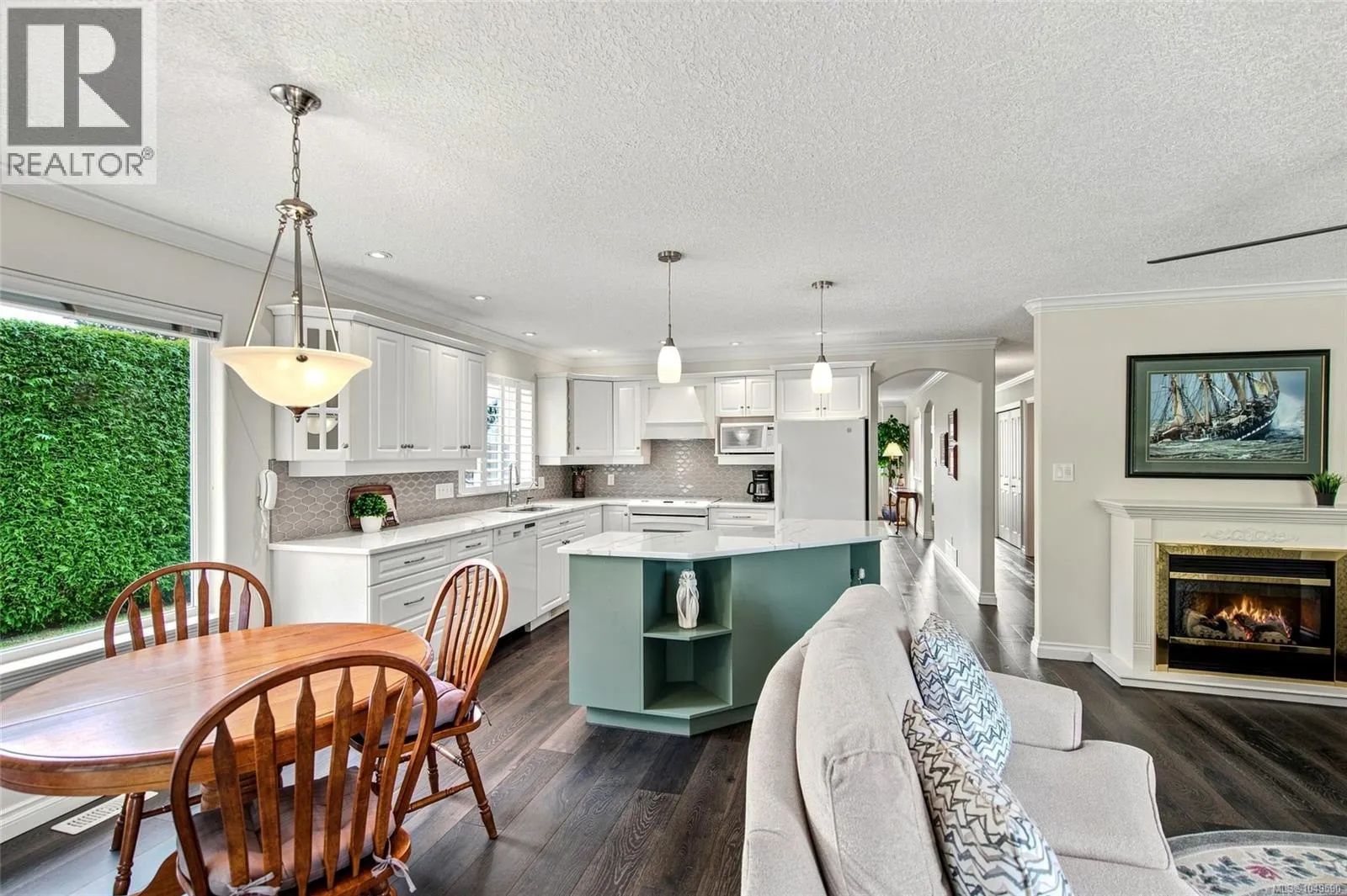 575 Panorama Pl