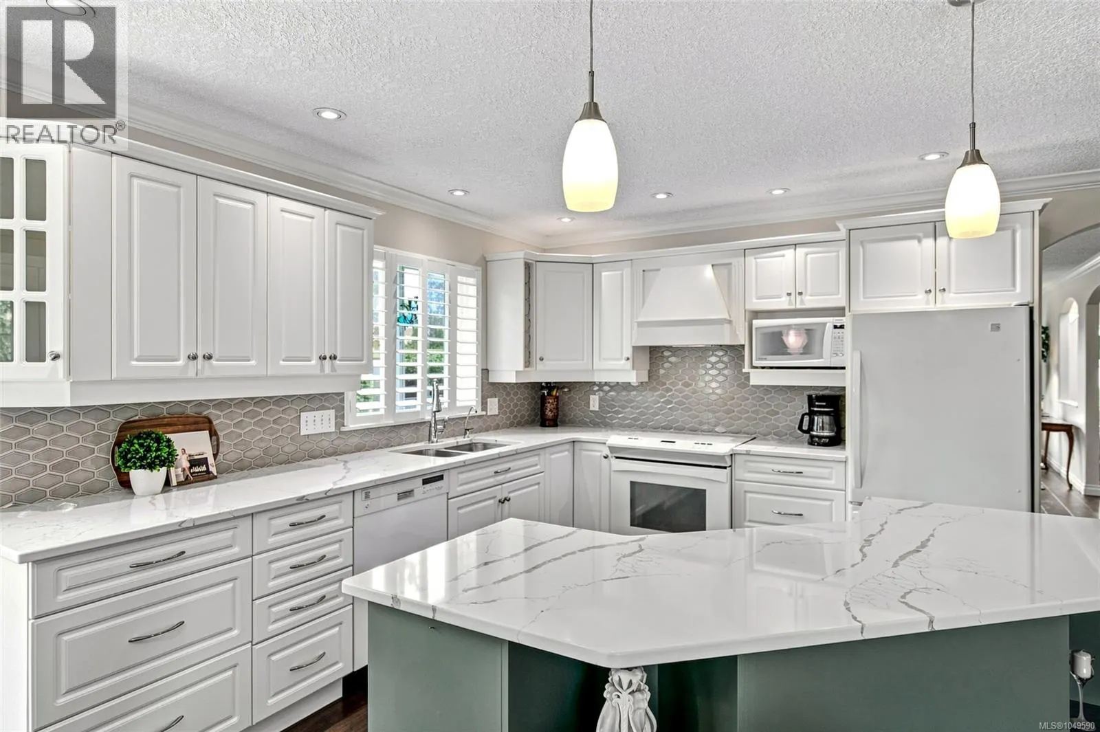 575 Panorama Pl