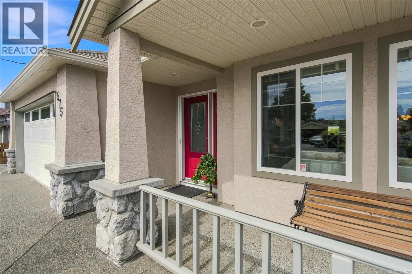 575 Panorama Pl