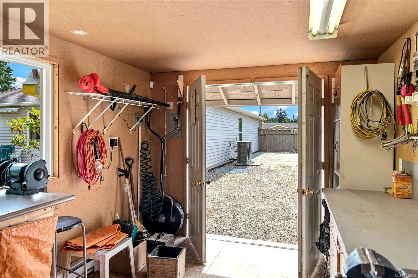 575 Panorama Pl
