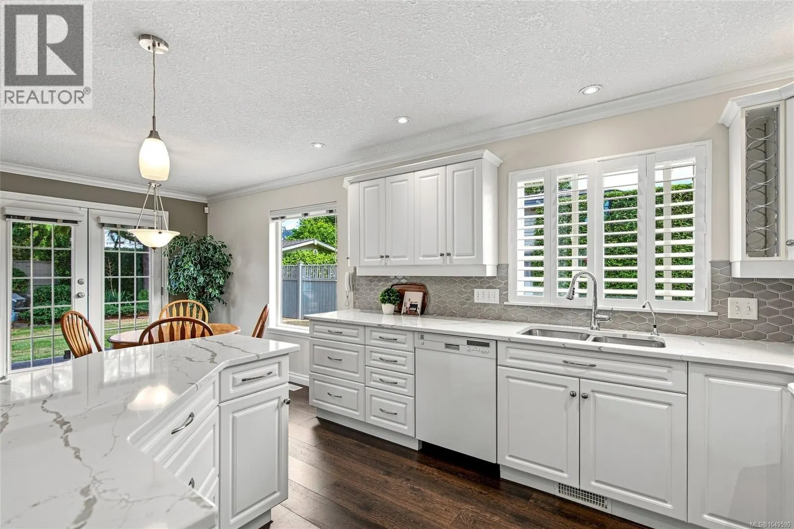 575 Panorama Pl