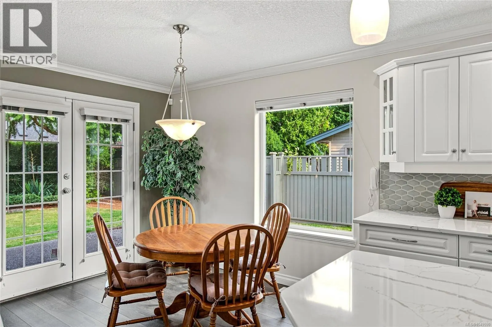 575 Panorama Pl