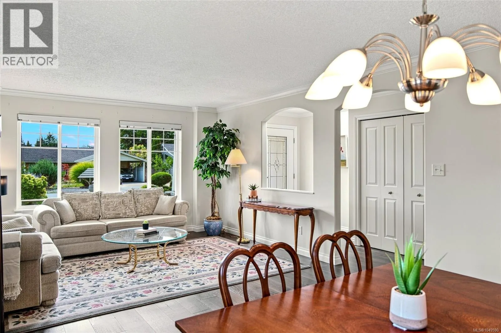 575 Panorama Pl