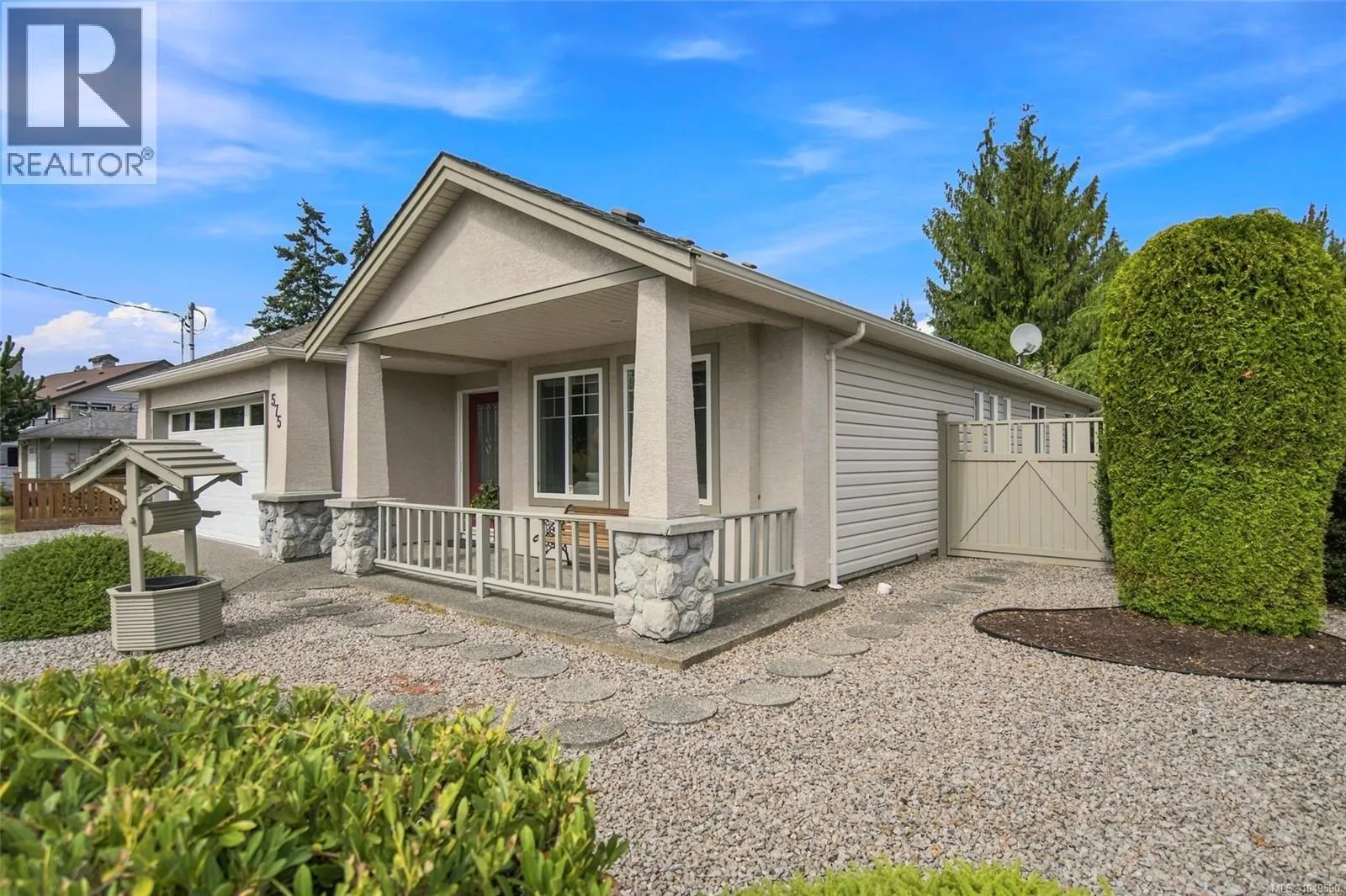 575 Panorama Pl