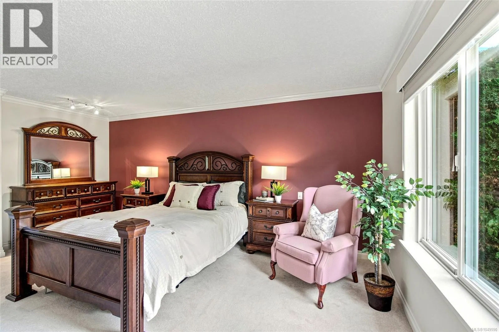 575 Panorama Pl