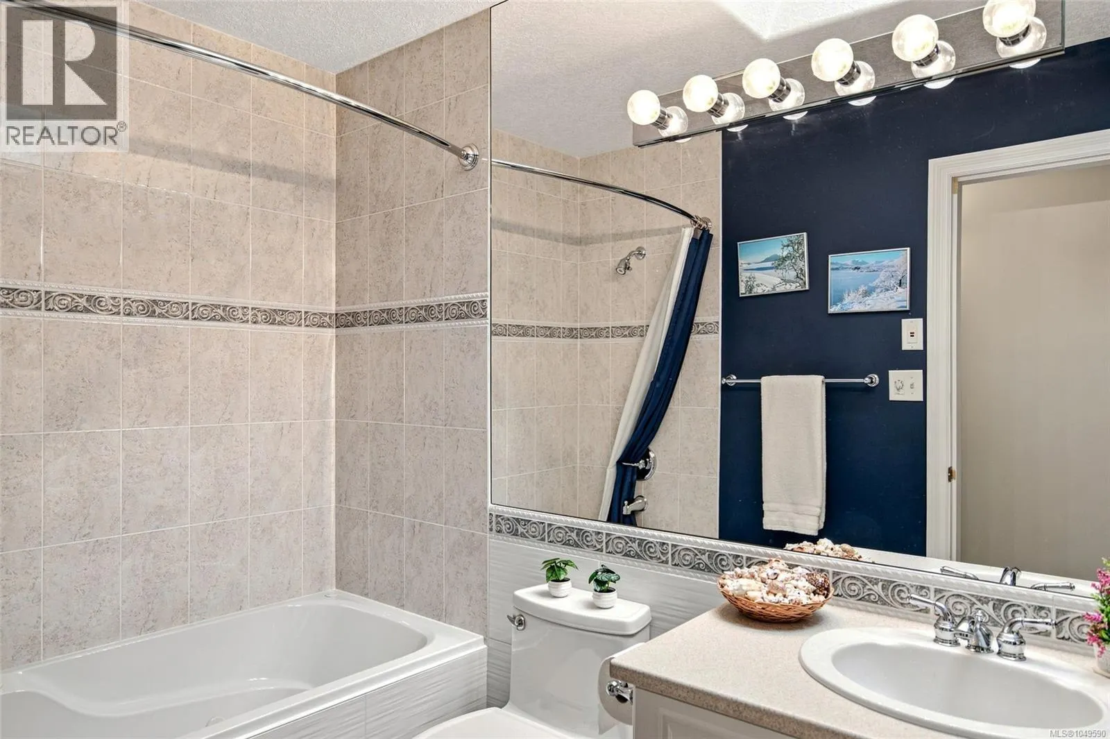 575 Panorama Pl