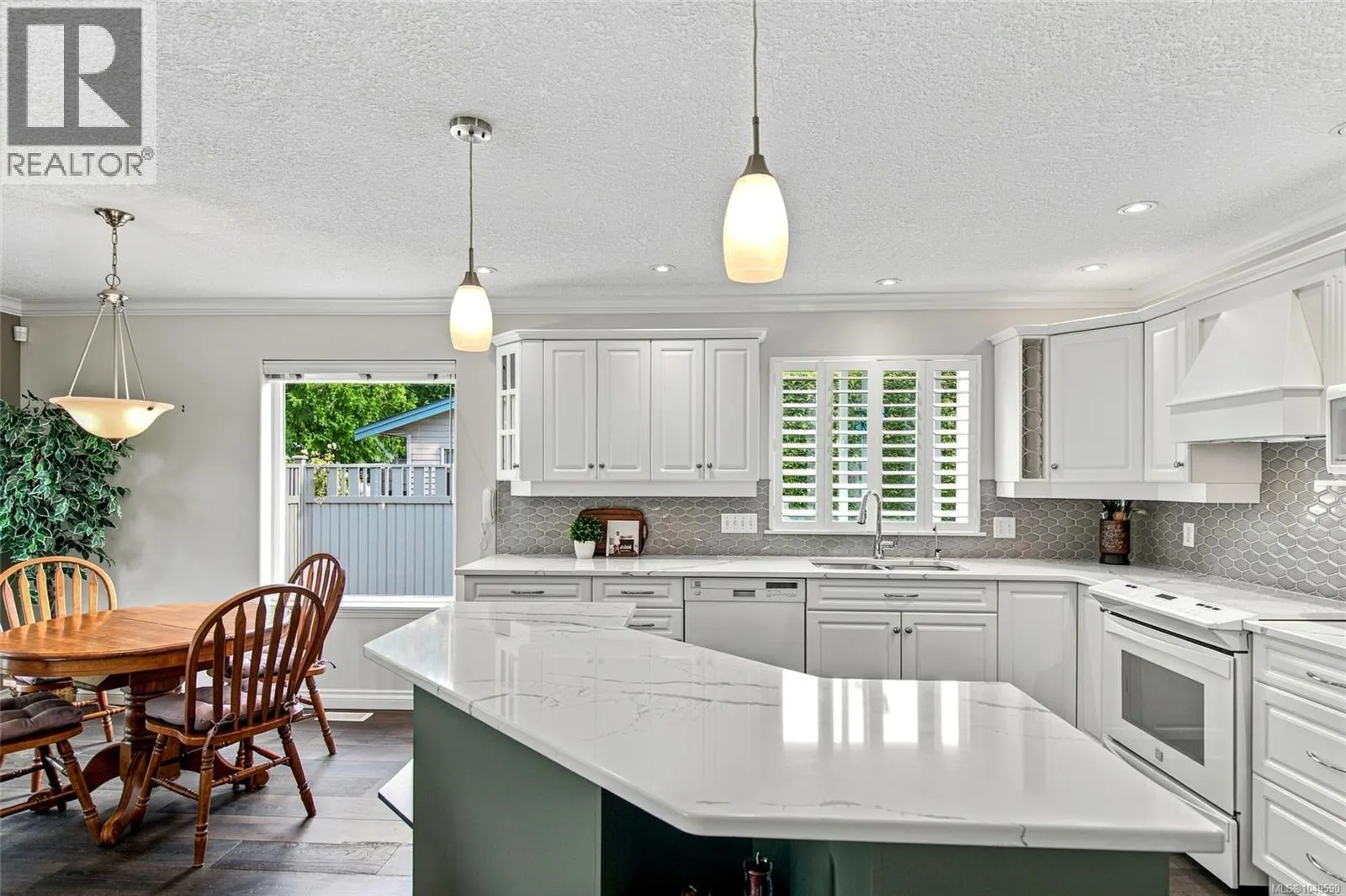 575 Panorama Pl