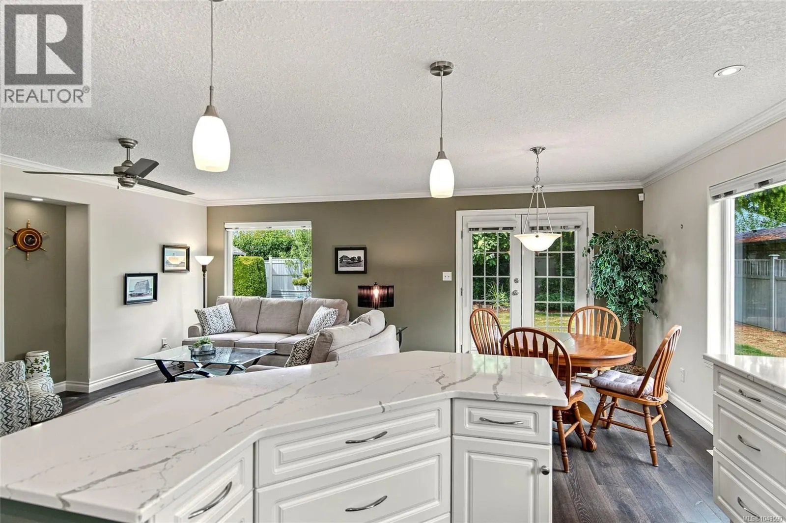 575 Panorama Pl