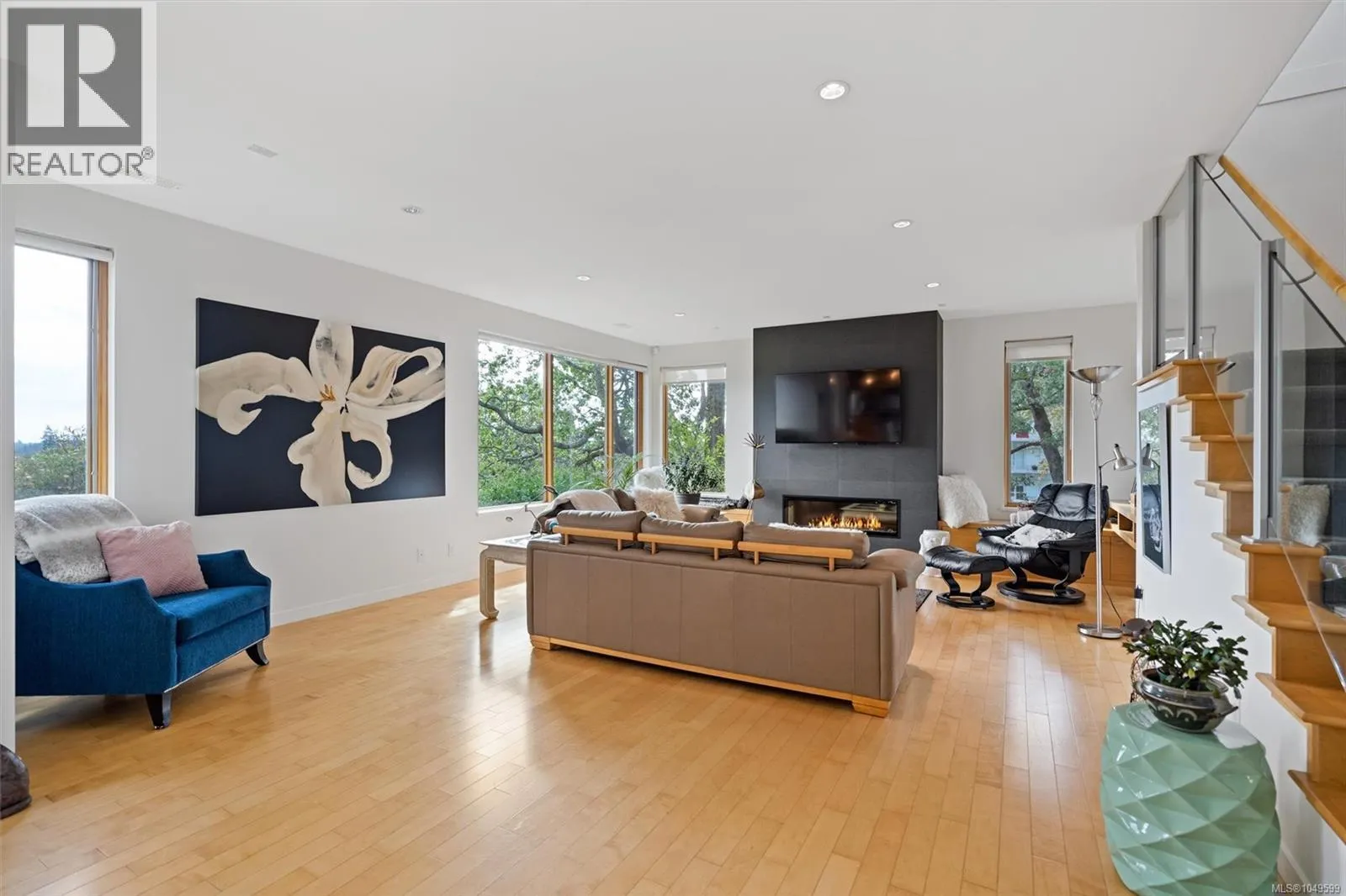 810 Rainbow Ridge Lane