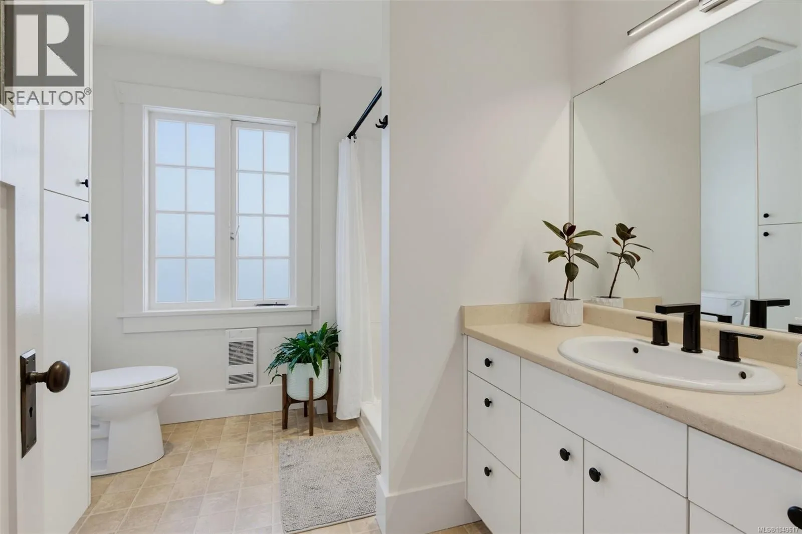1050 Deal St