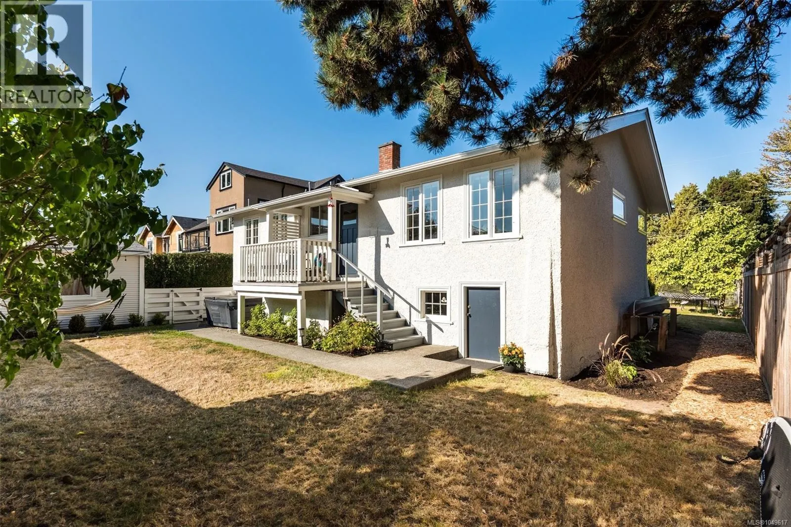 1050 Deal St