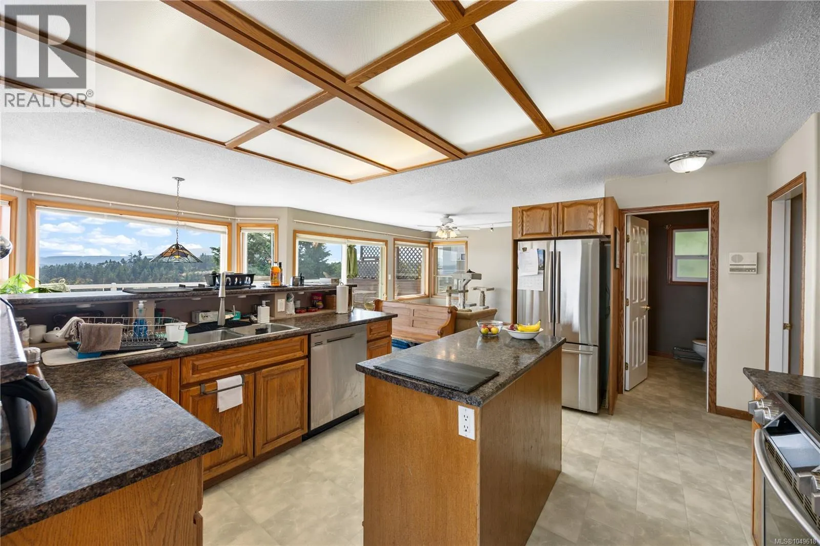 3665 Glen Oaks Dr