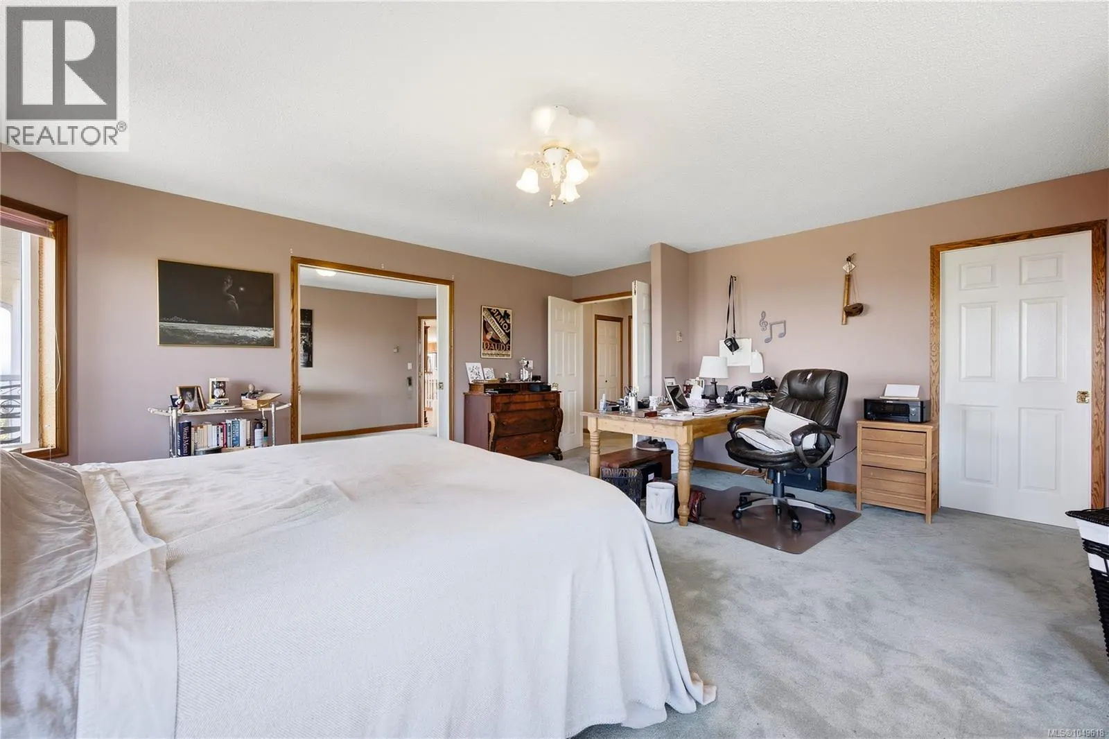 3665 Glen Oaks Dr