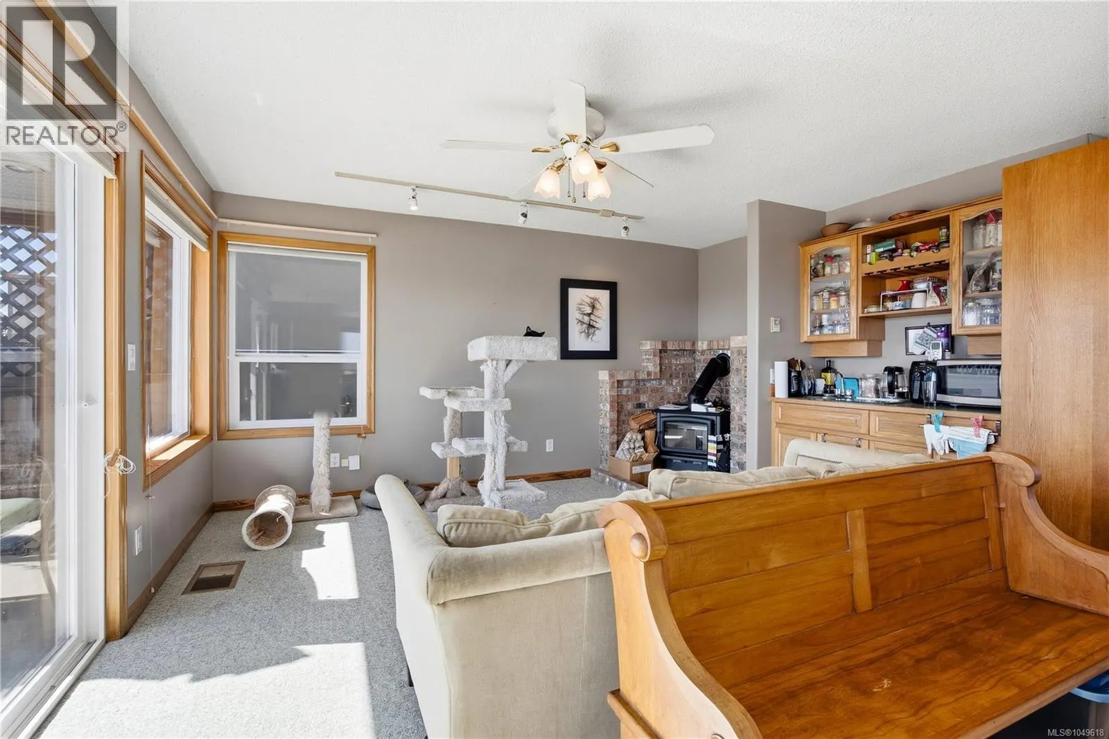 3665 Glen Oaks Dr