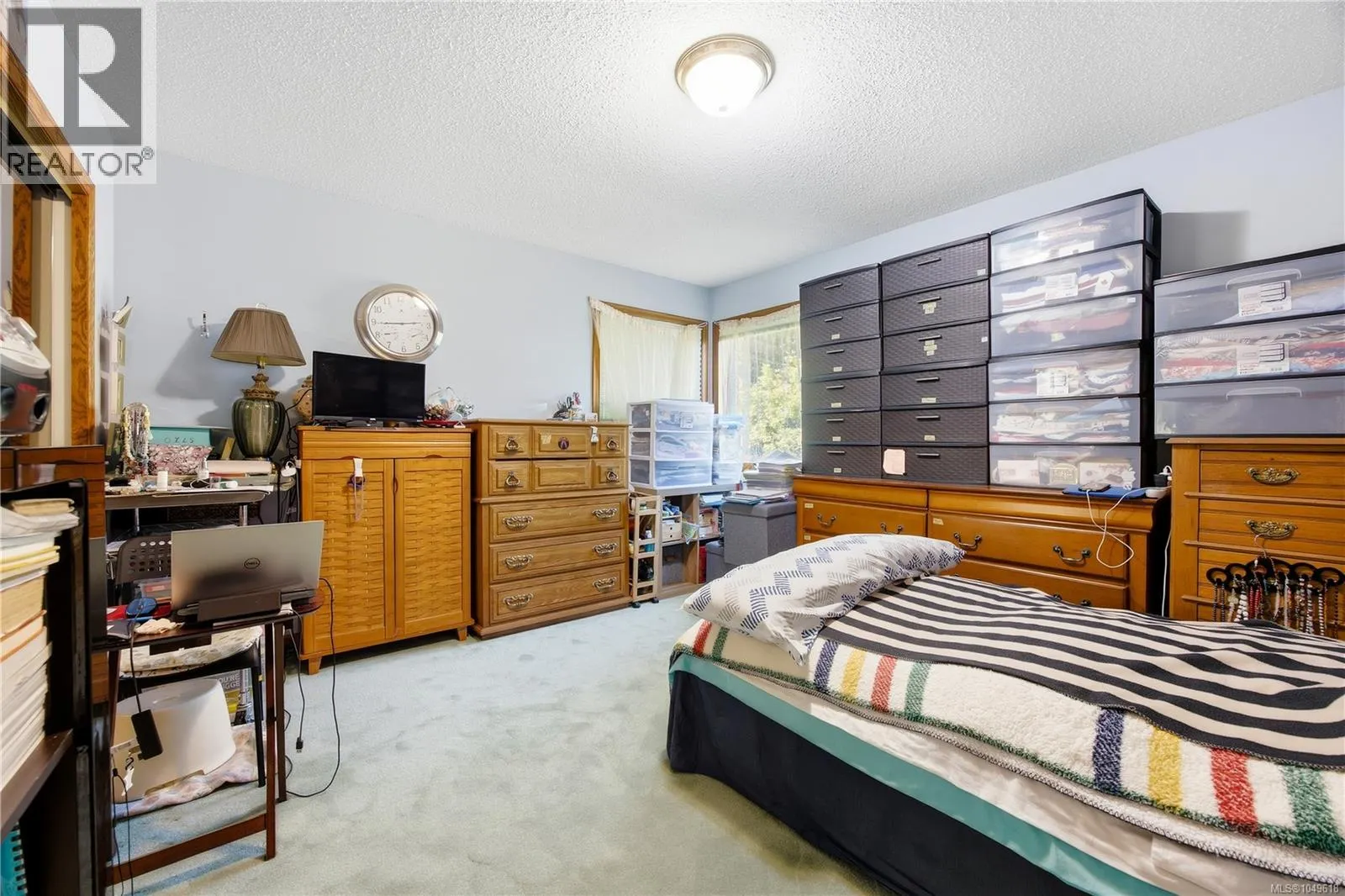 3665 Glen Oaks Dr