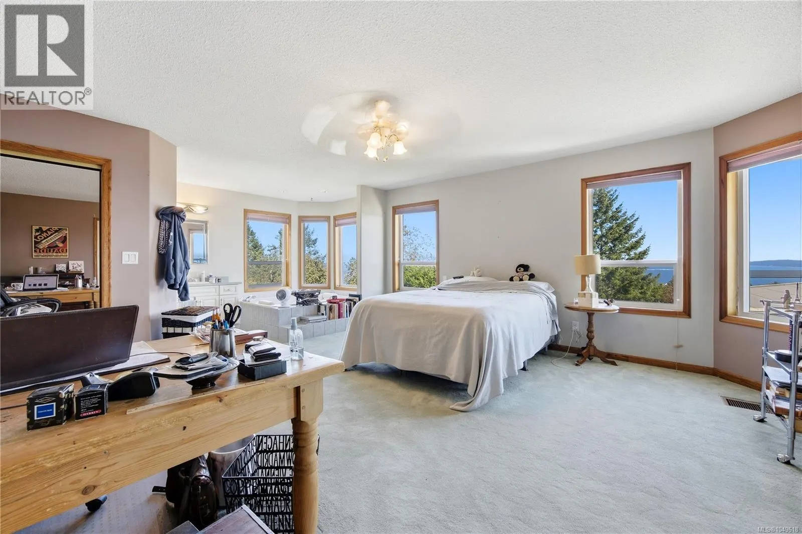 3665 Glen Oaks Dr