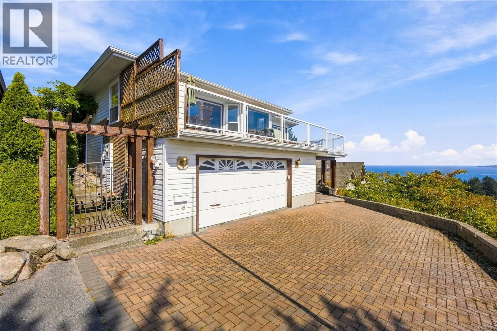 3665 Glen Oaks Dr