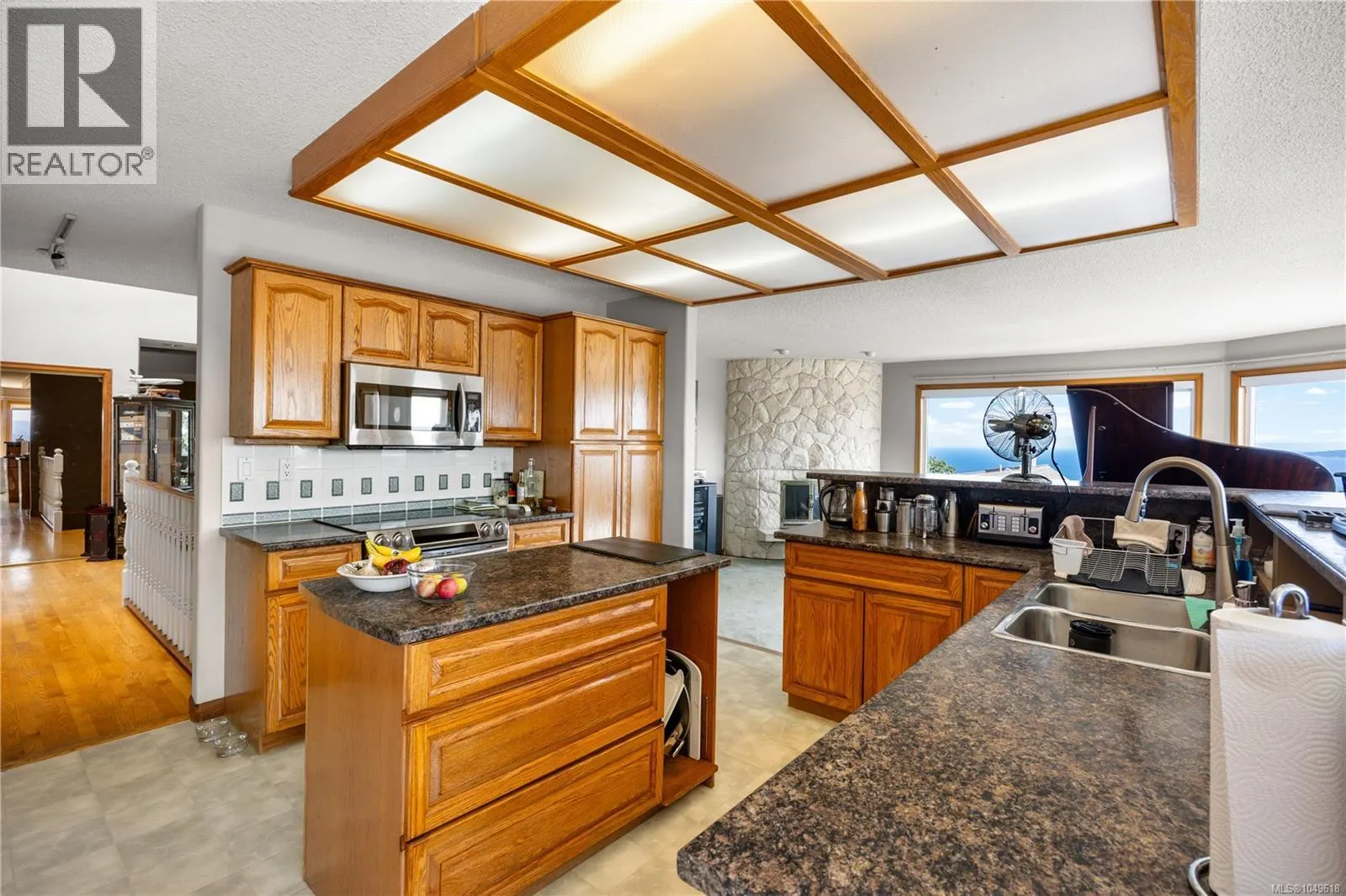 3665 Glen Oaks Dr