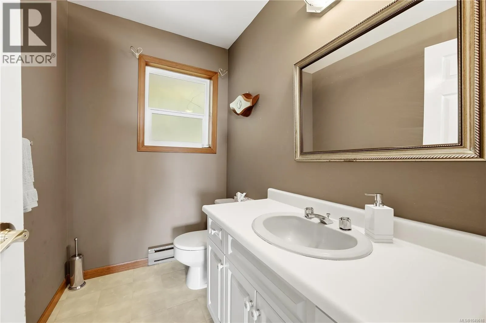 3665 Glen Oaks Dr