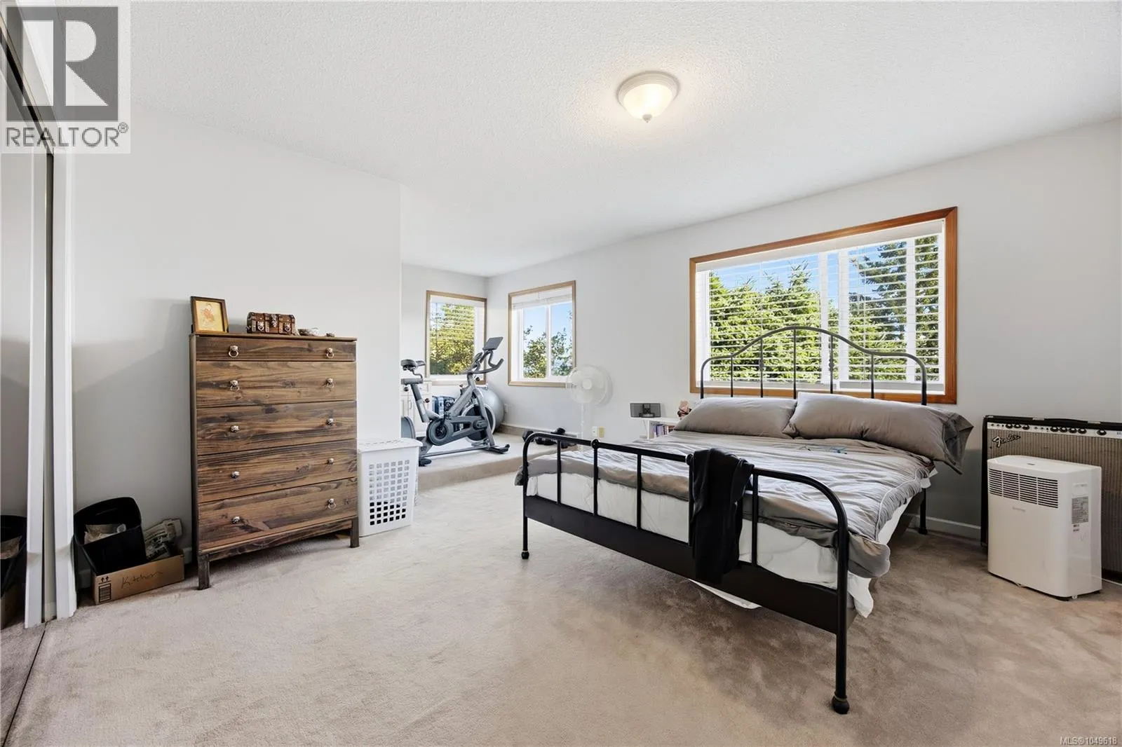 3665 Glen Oaks Dr