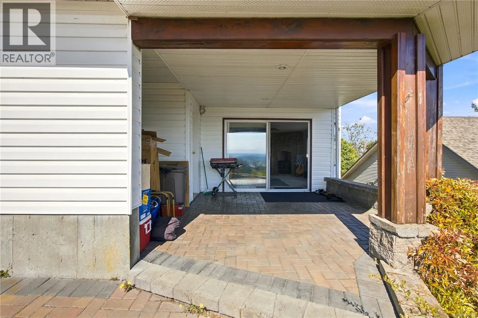 3665 Glen Oaks Dr