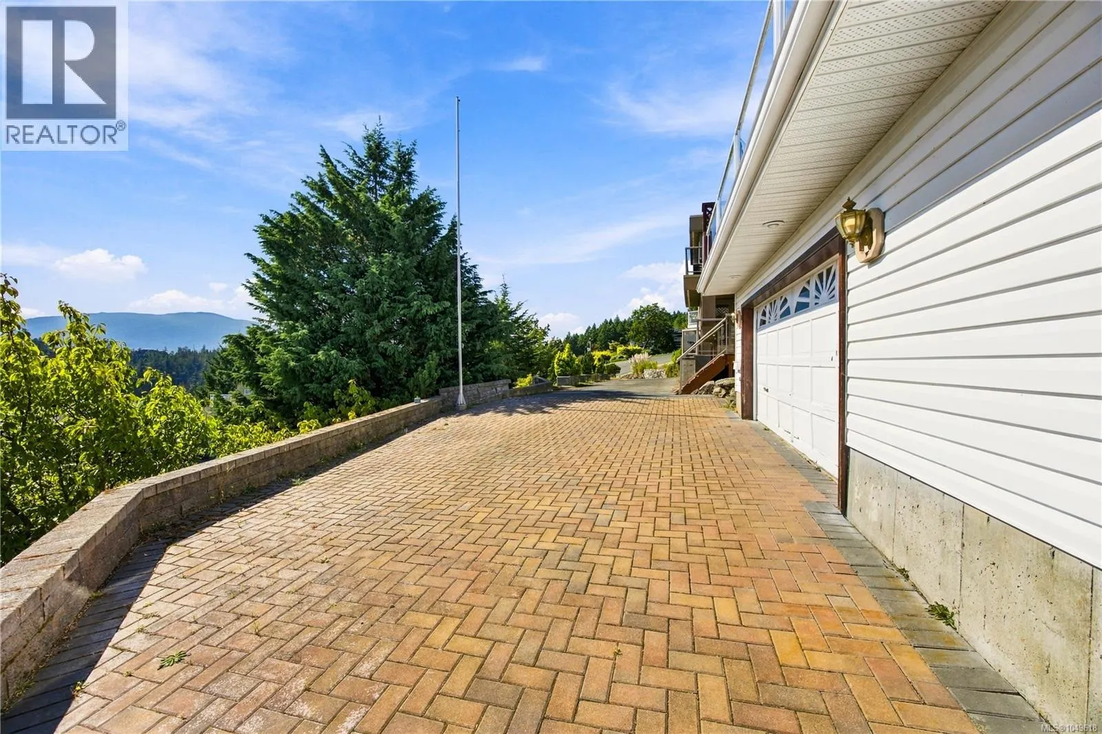 3665 Glen Oaks Dr