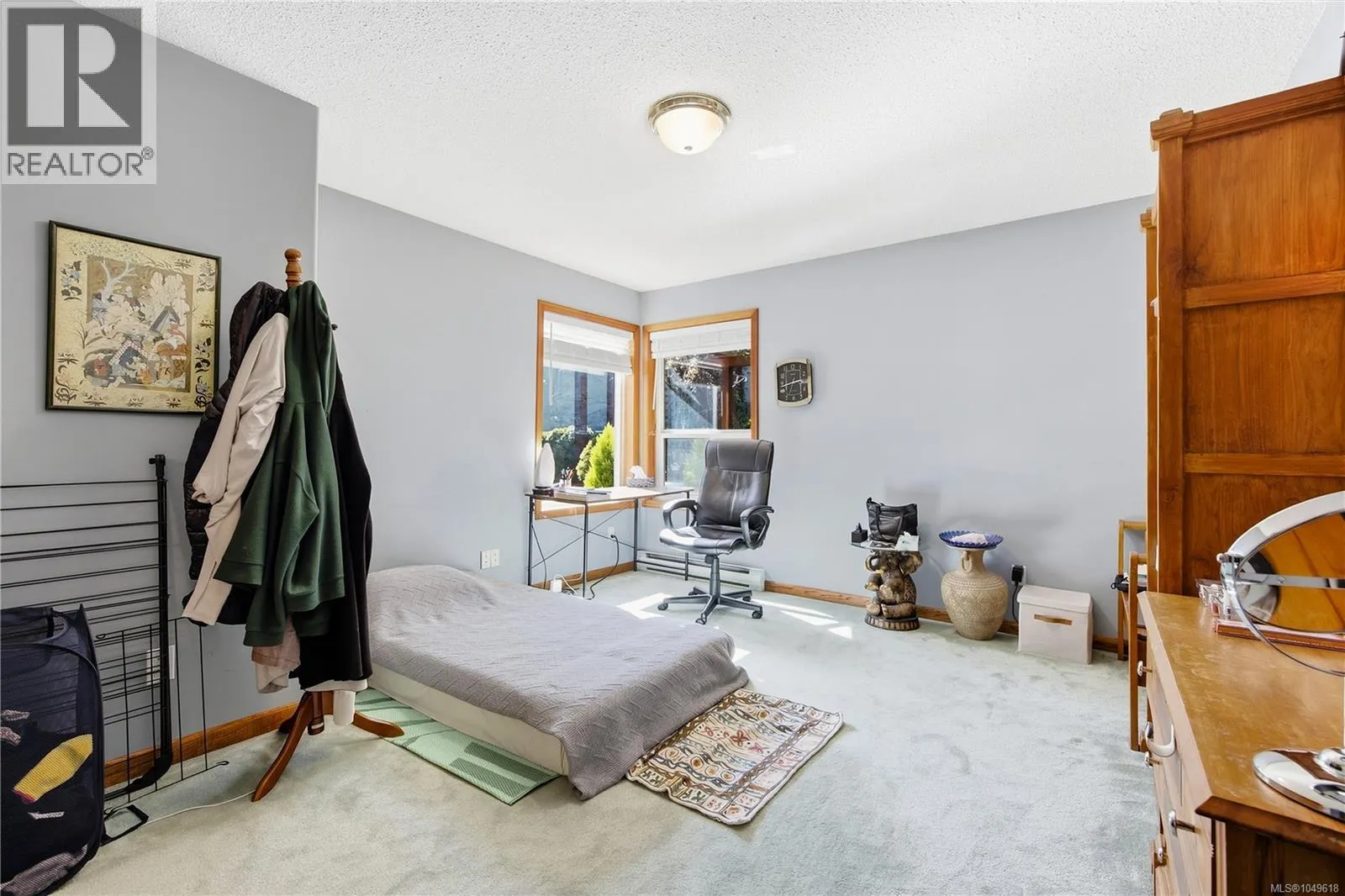 3665 Glen Oaks Dr