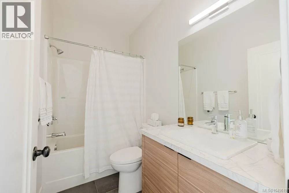 2399 Azurite Cres