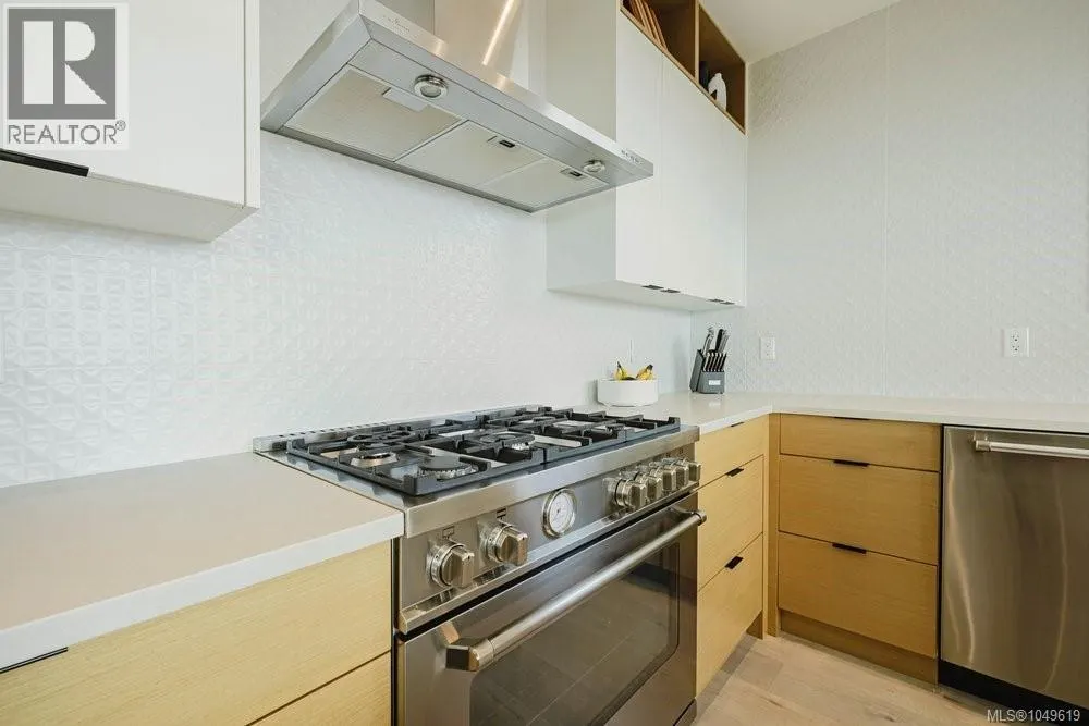2399 Azurite Cres