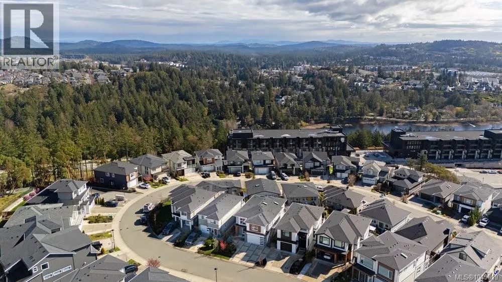 2399 Azurite Cres