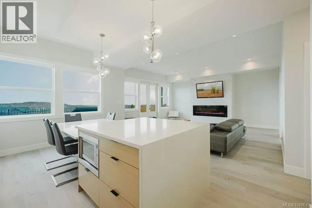 2399 Azurite Cres