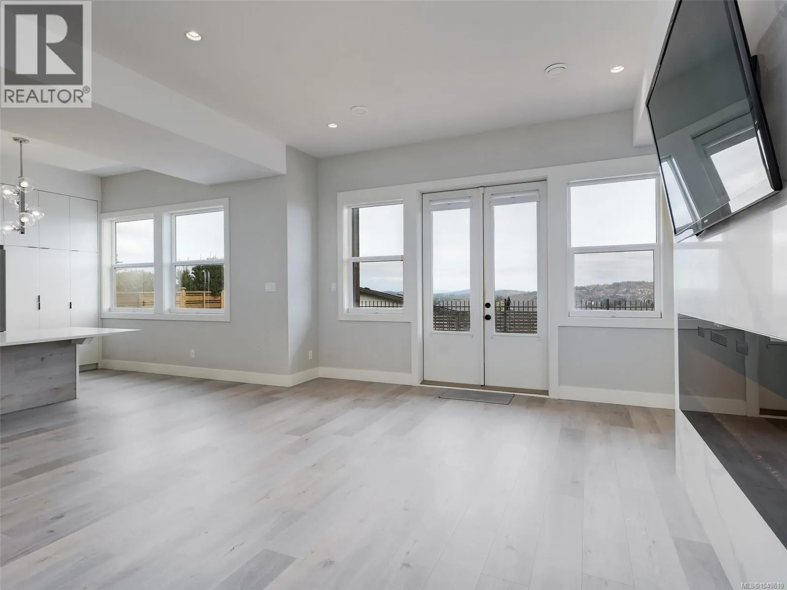 2399 Azurite Cres