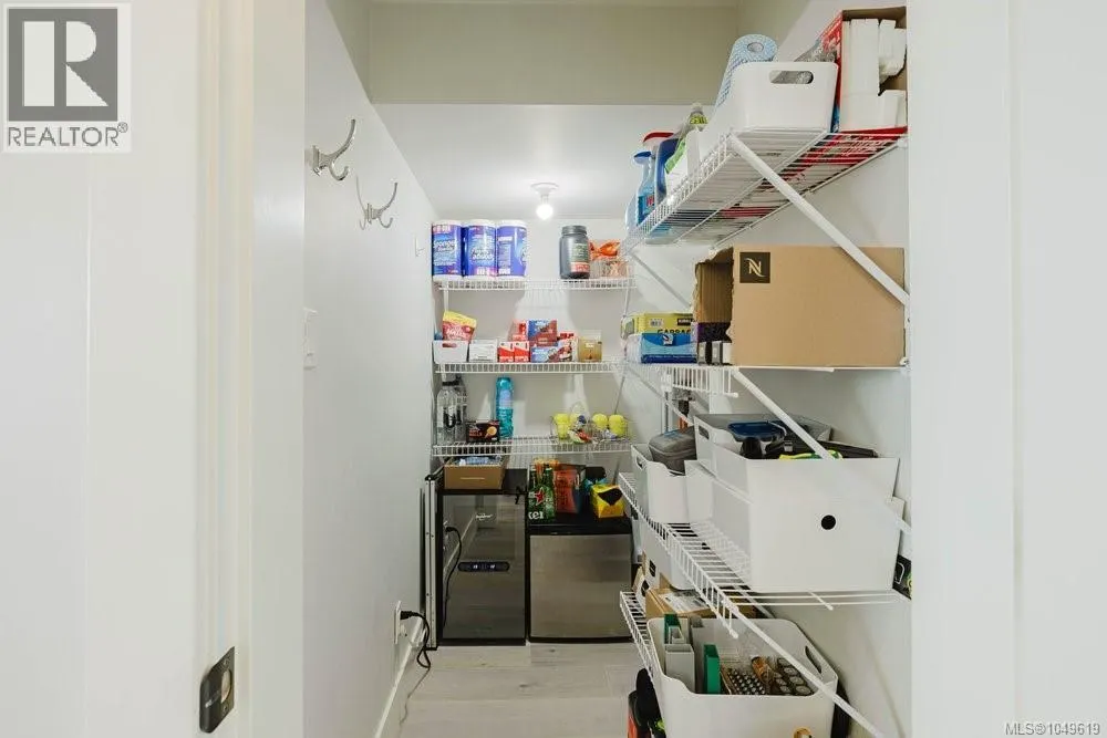 2399 Azurite Cres