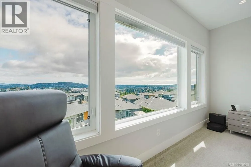 2399 Azurite Cres