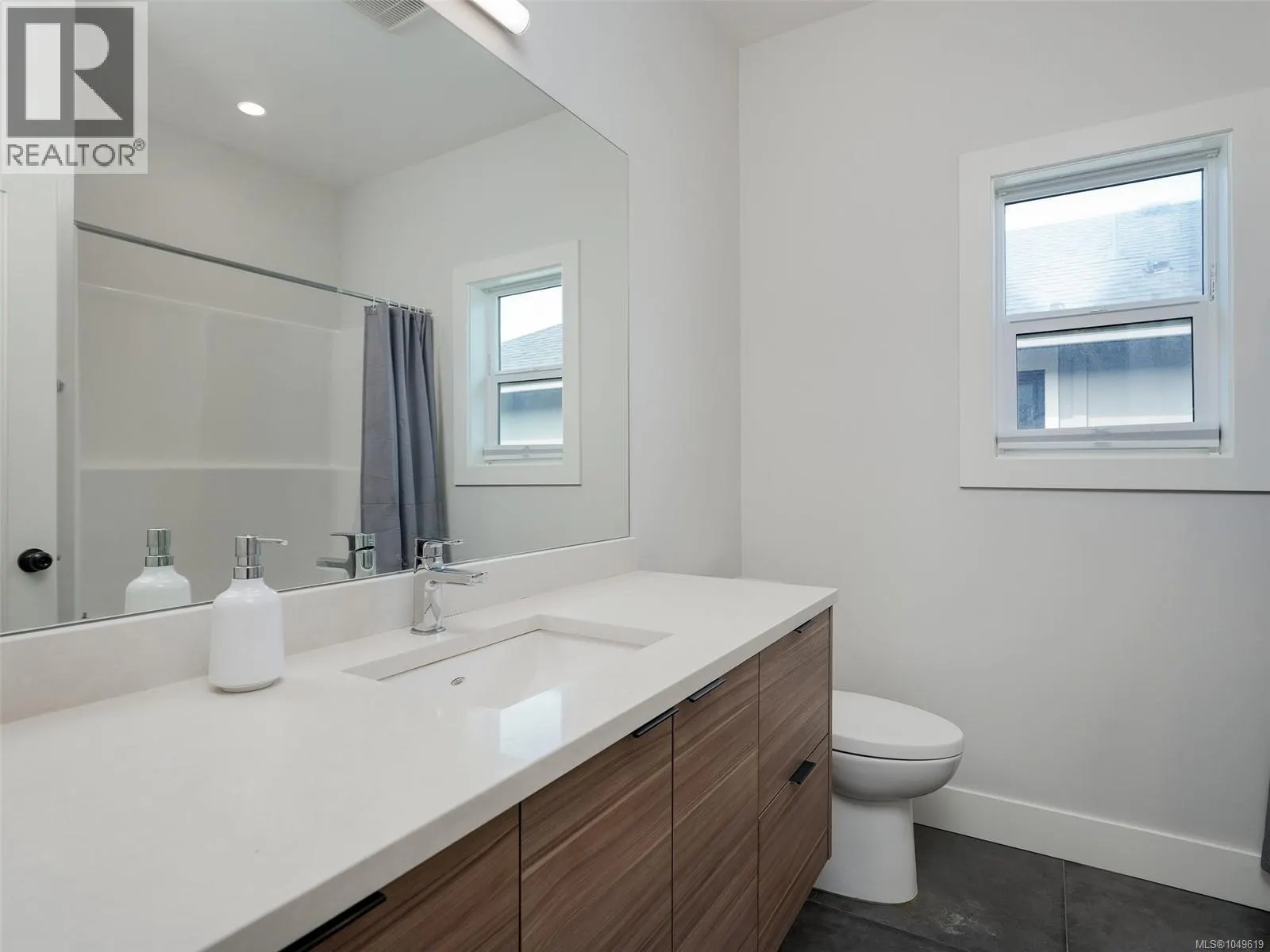 2399 Azurite Cres
