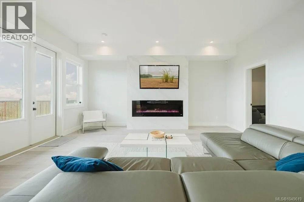 2399 Azurite Cres