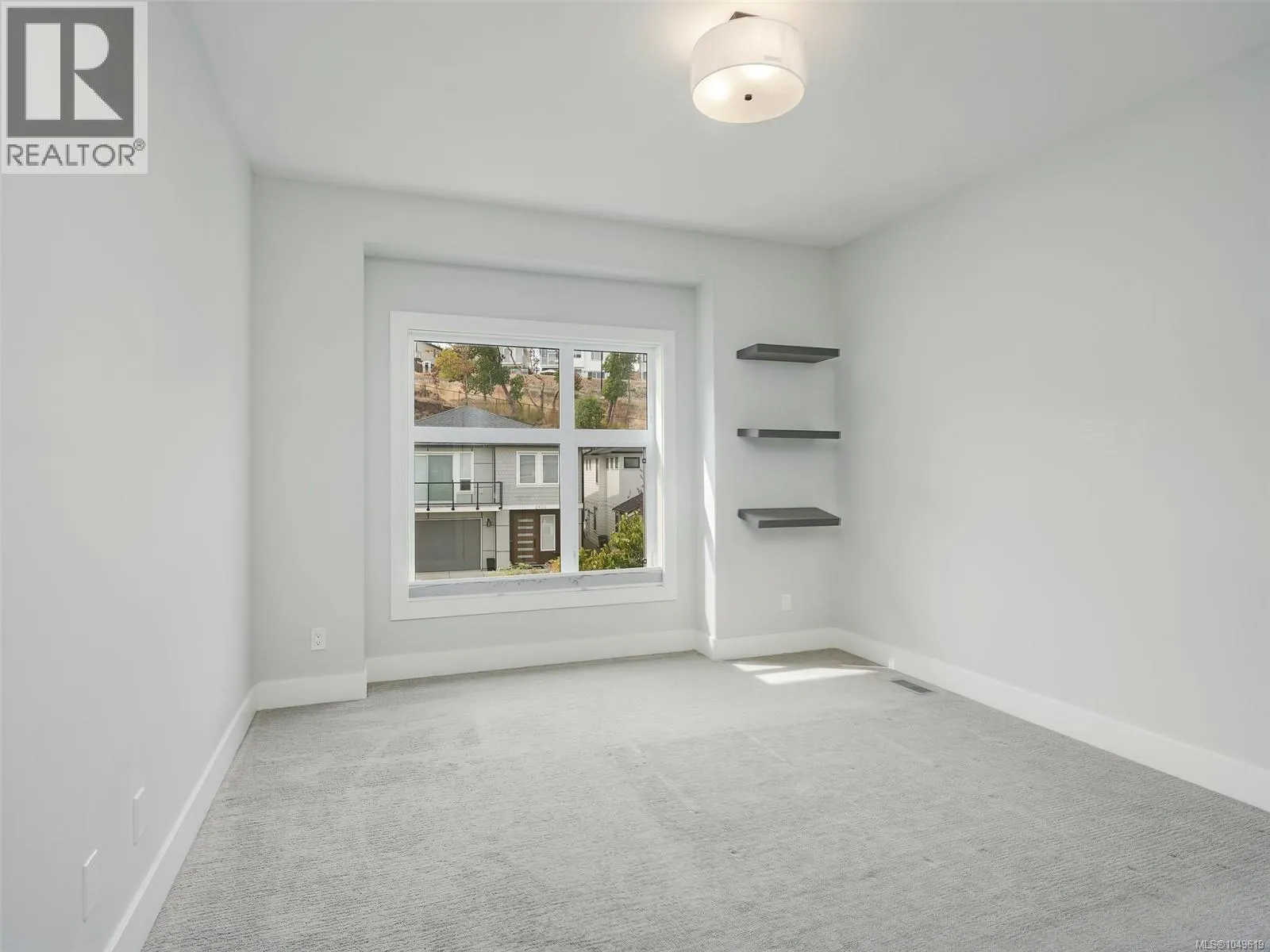 2399 Azurite Cres