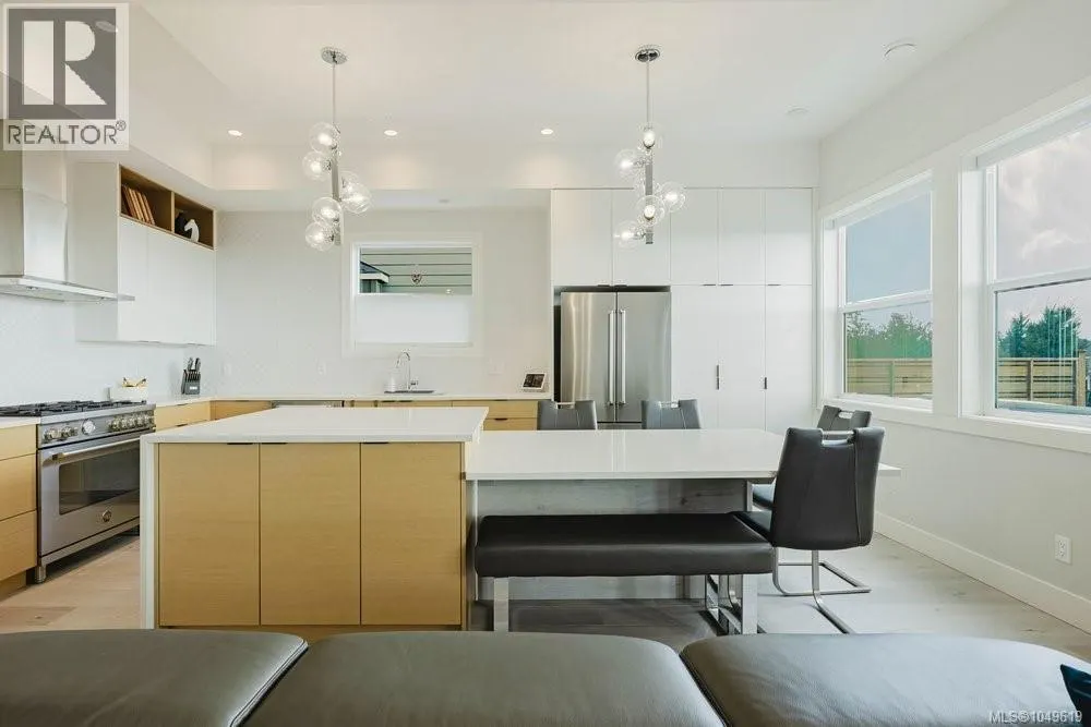 2399 Azurite Cres