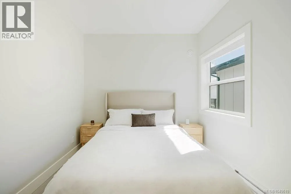 2399 Azurite Cres