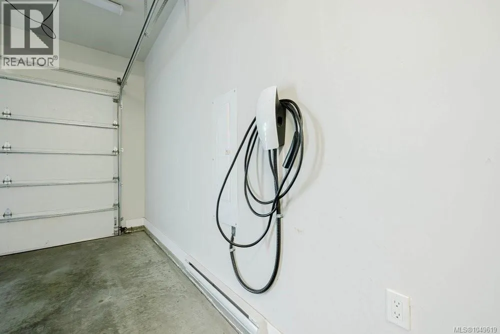 2399 Azurite Cres