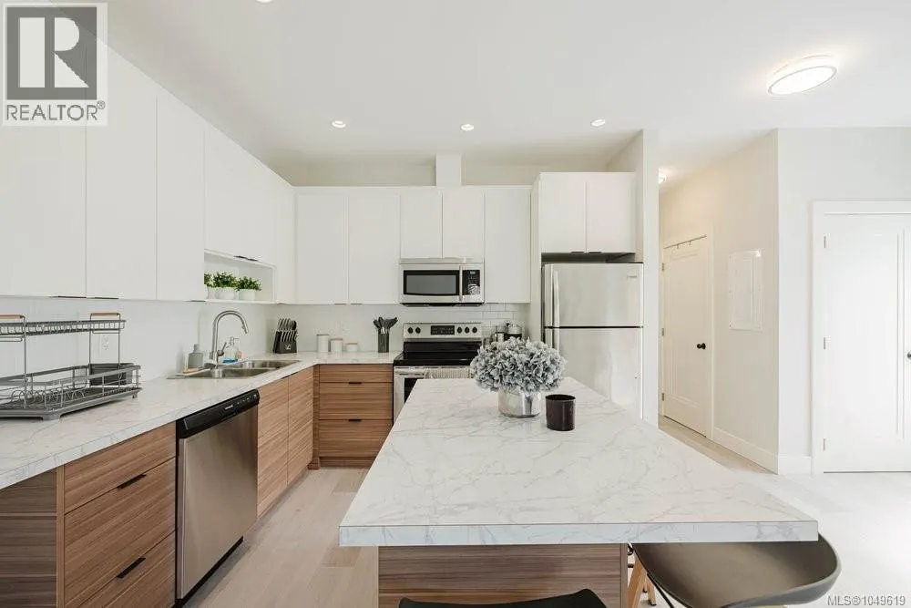 2399 Azurite Cres