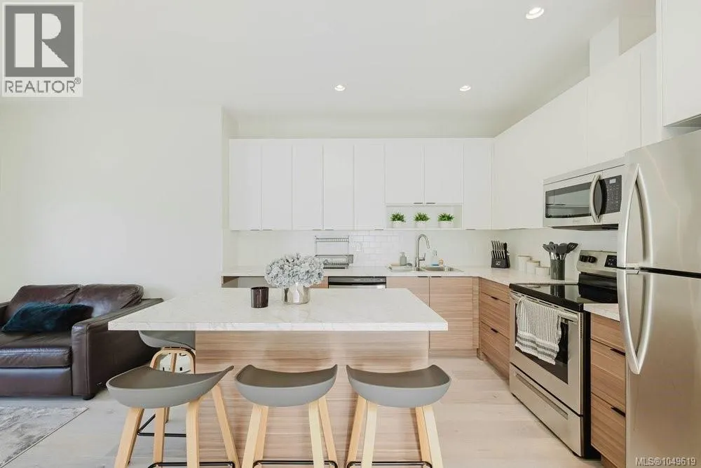2399 Azurite Cres