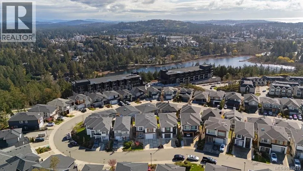 2399 Azurite Cres