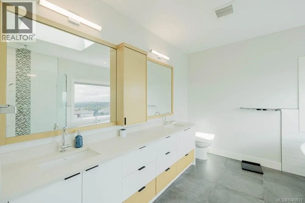 2399 Azurite Cres