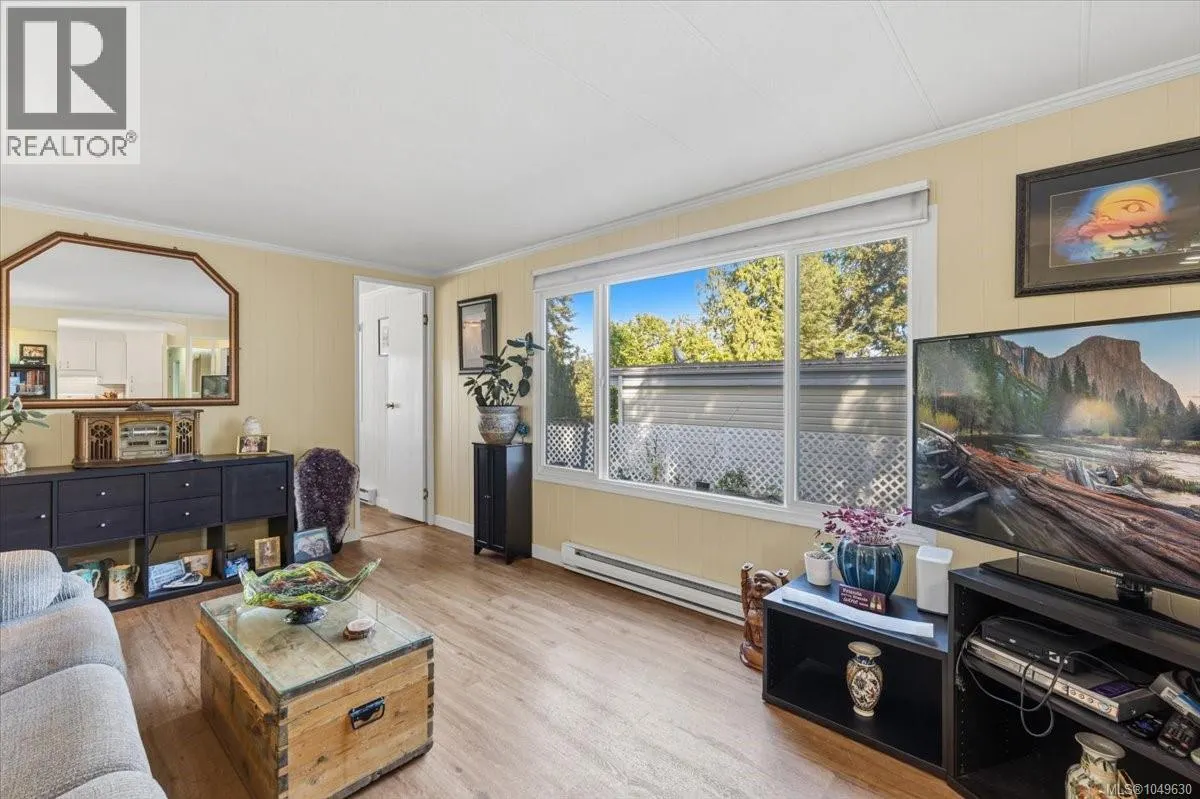 7 1247 Arbutus Rd