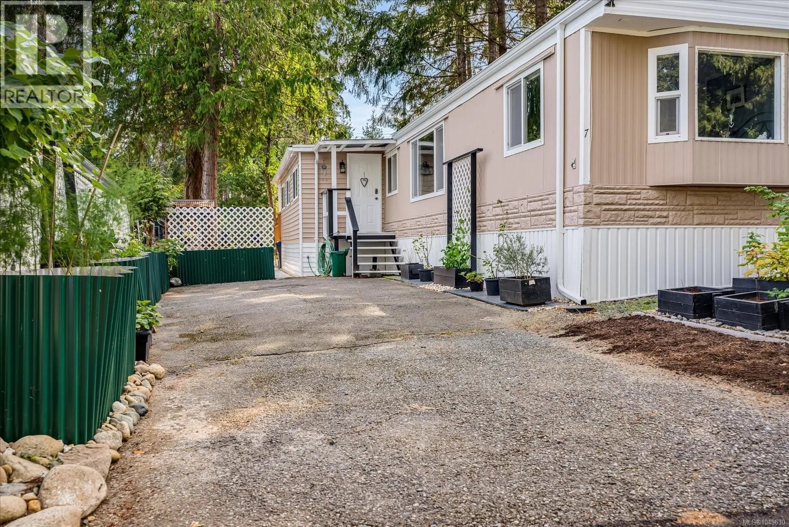 7 1247 Arbutus Rd